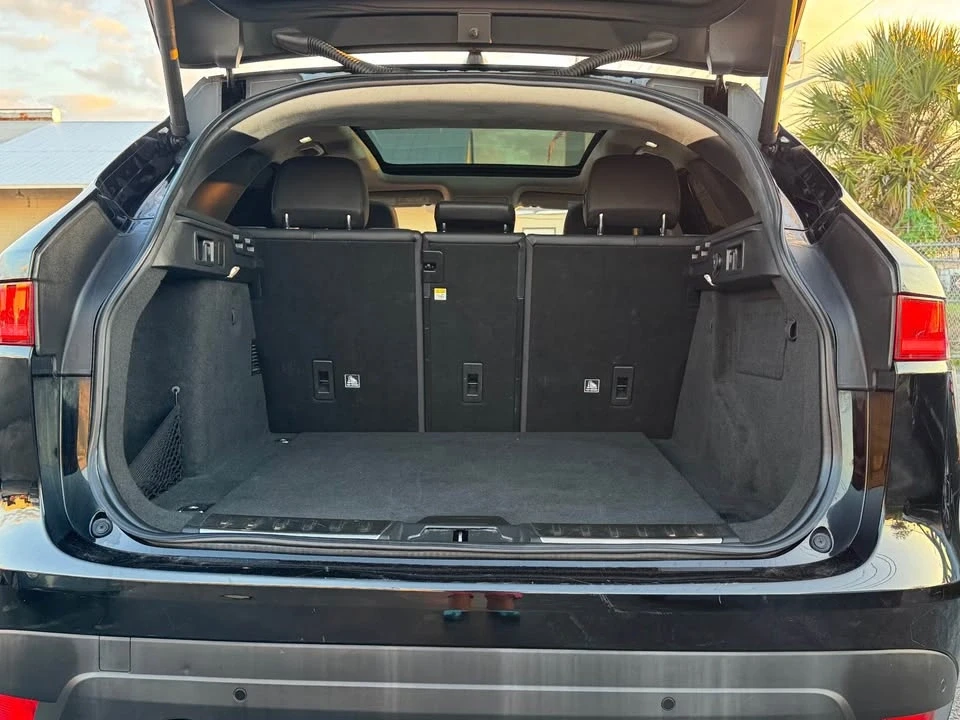 2020 Jaguar F-Pace - Image 9 of 17