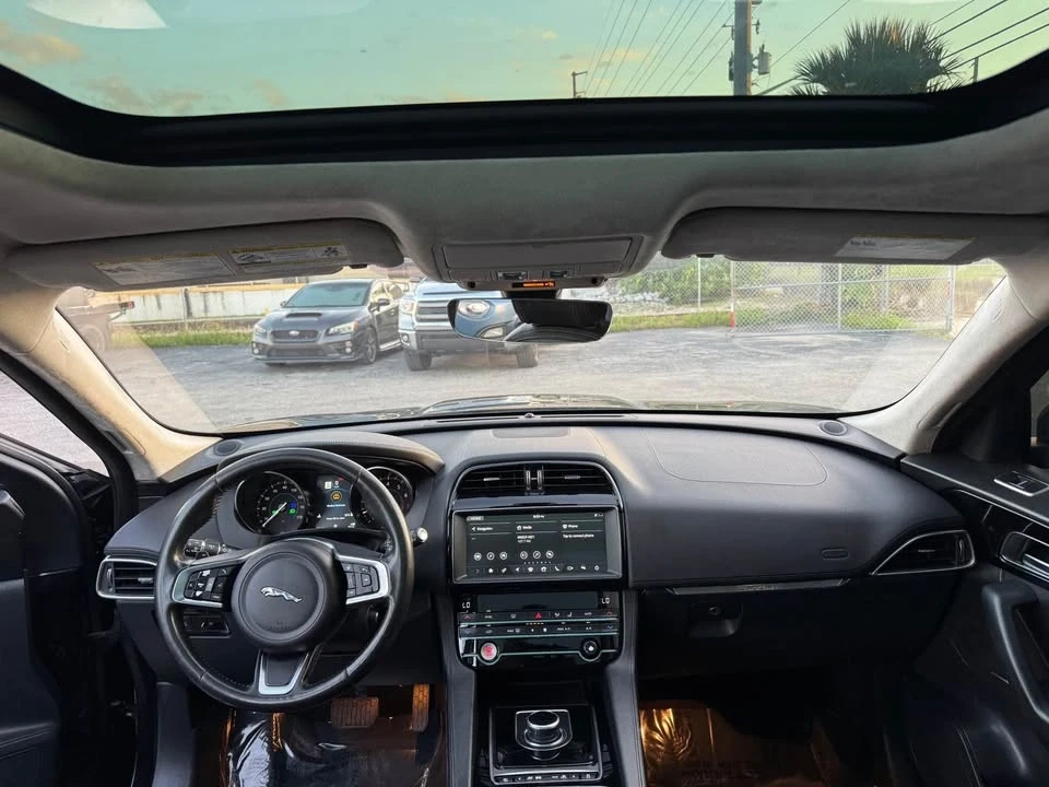 2020 Jaguar F-Pace - Image 11 of 17
