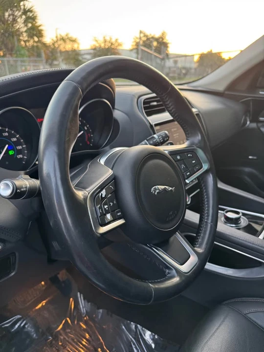 2020 Jaguar F-Pace - Image 13 of 18