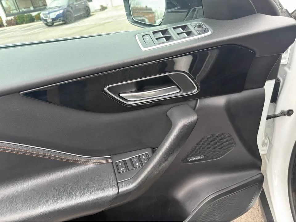 2020 Jaguar F-Pace - Image 11 of 17