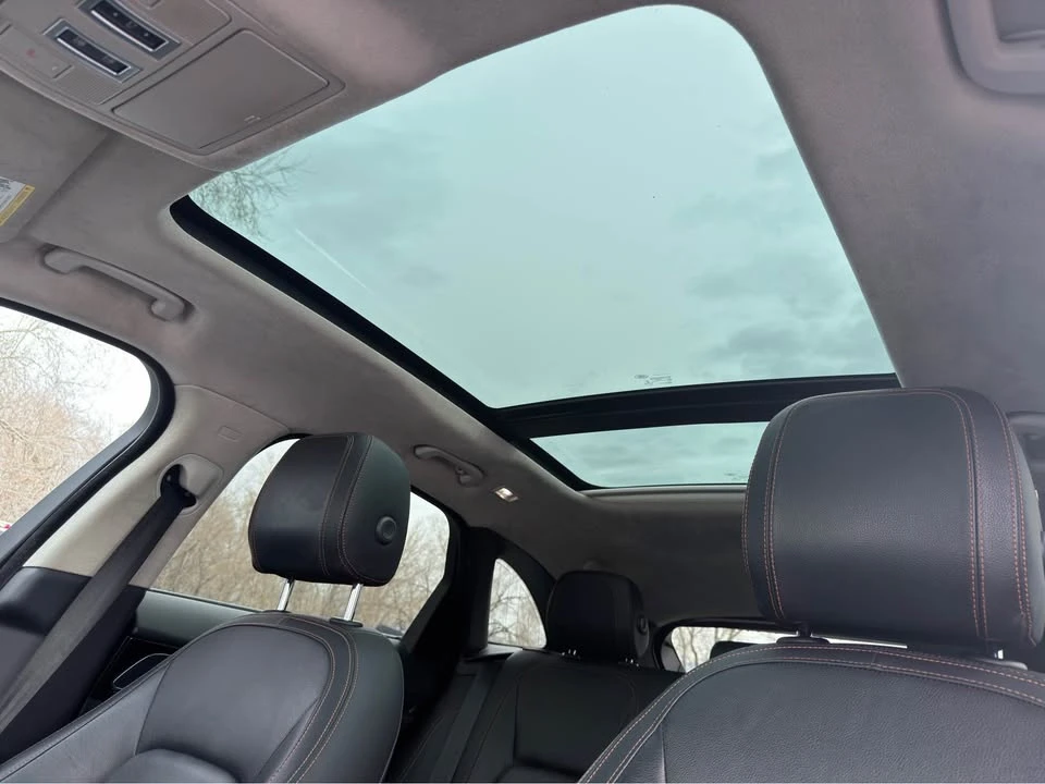 2020 Jaguar F-Pace - Image 10 of 17