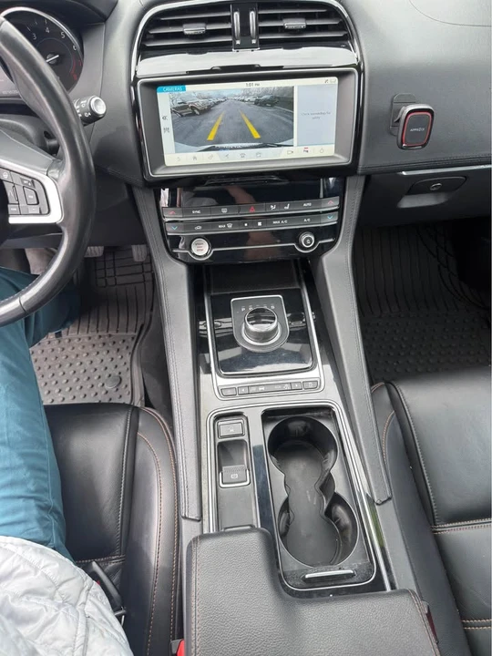 2020 Jaguar F-Pace - Image 14 of 17