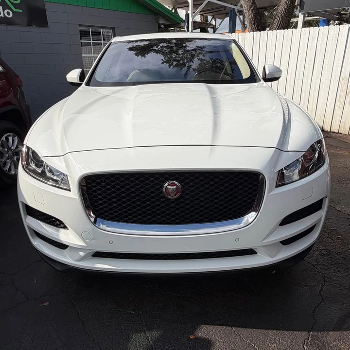 2020 Jaguar F-Pace - Image 5 of 17