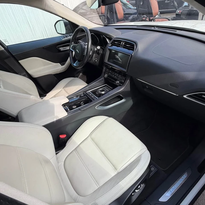 2020 Jaguar F-Pace - Image 17 of 17