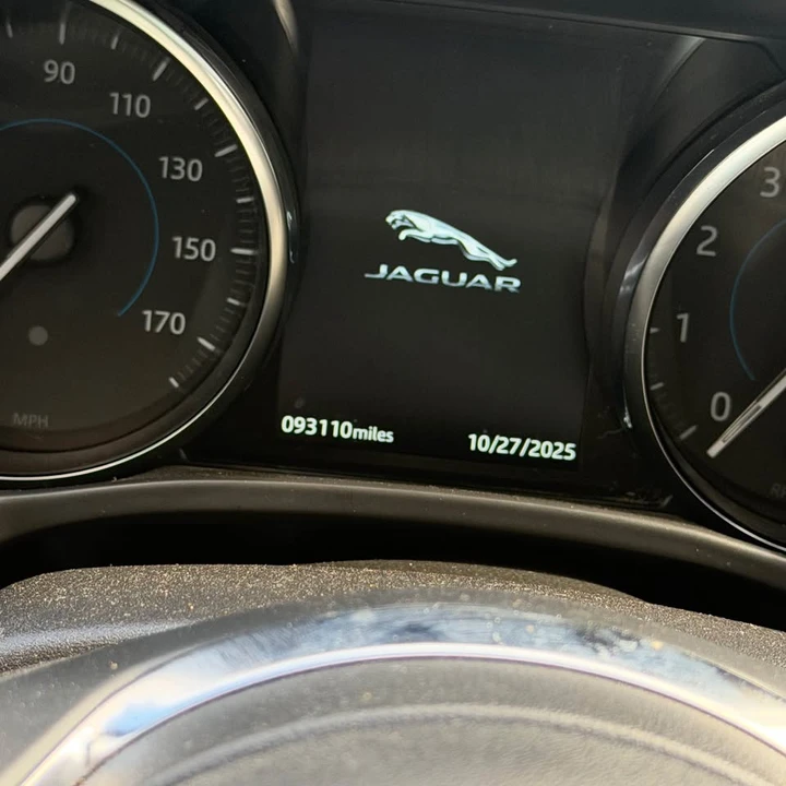 2020 Jaguar F-Pace - Image 11 of 17