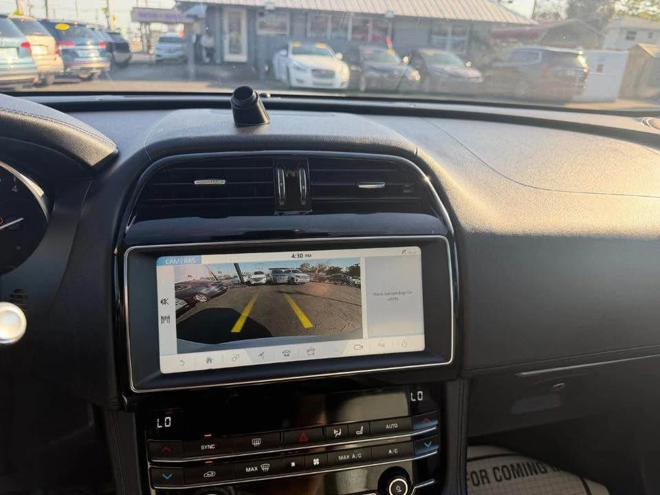 2020 Jaguar F-Pace - Image 7 of 15