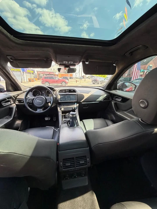 2020 Jaguar F-Pace - Image 4 of 5