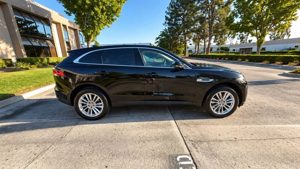 2020 Jaguar F-Pace - Image 11 of 19
