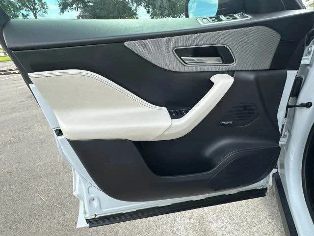 2020 Jaguar F-Pace - Image 8 of 12