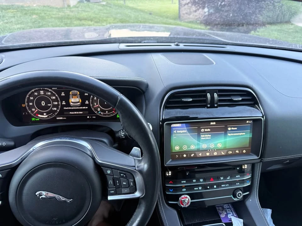 2020 Jaguar F-Pace - Image 13 of 20