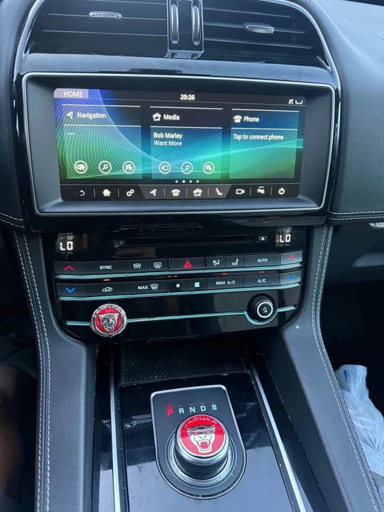 2020 Jaguar F-Pace - Image 12 of 20