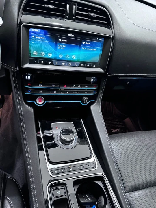 2020 Jaguar F-Pace - Image 7 of 11