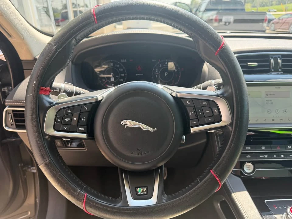 2020 Jaguar F-Pace - Image 9 of 16