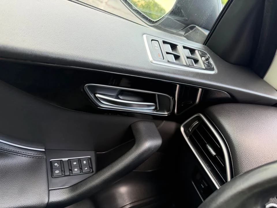 2020 Jaguar F-Pace - Image 18 of 20