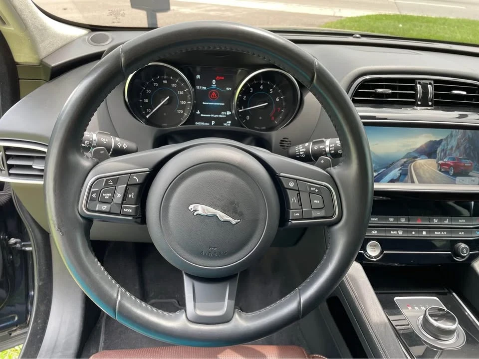 2020 Jaguar F-Pace - Image 8 of 10