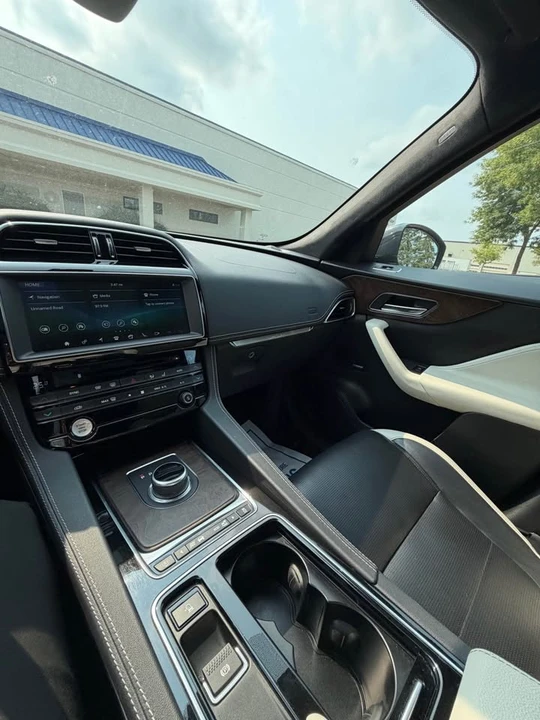 2020 Jaguar F-Pace - Image 16 of 20