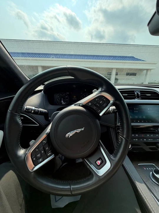 2020 Jaguar F-Pace - Image 19 of 20
