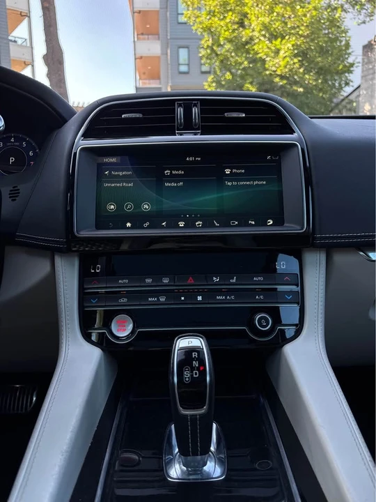 2020 Jaguar F-Pace - Image 7 of 10