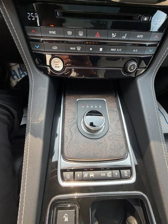 2020 Jaguar F-Pace - Image 13 of 20