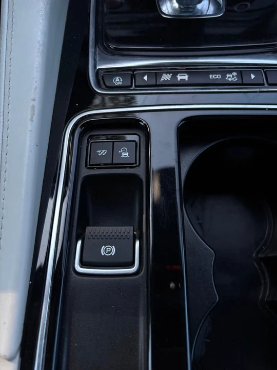 2020 Jaguar F-Pace - Image 6 of 10