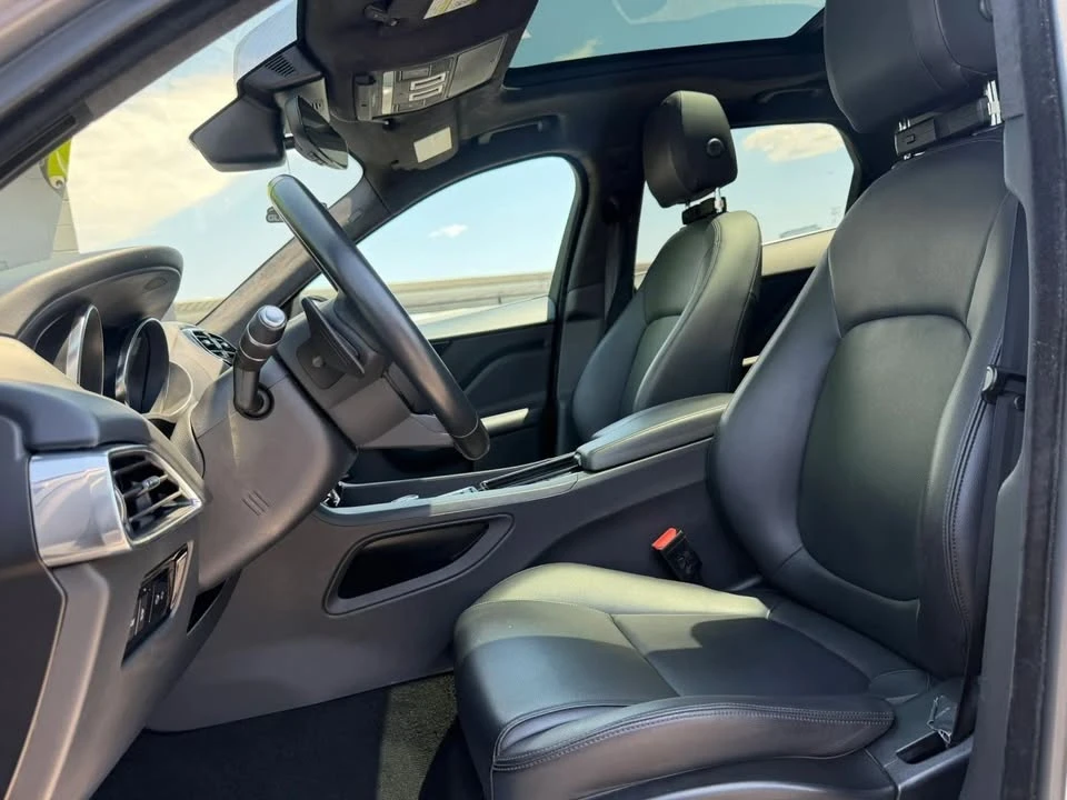 2020 Jaguar F-Pace - Image 10 of 15