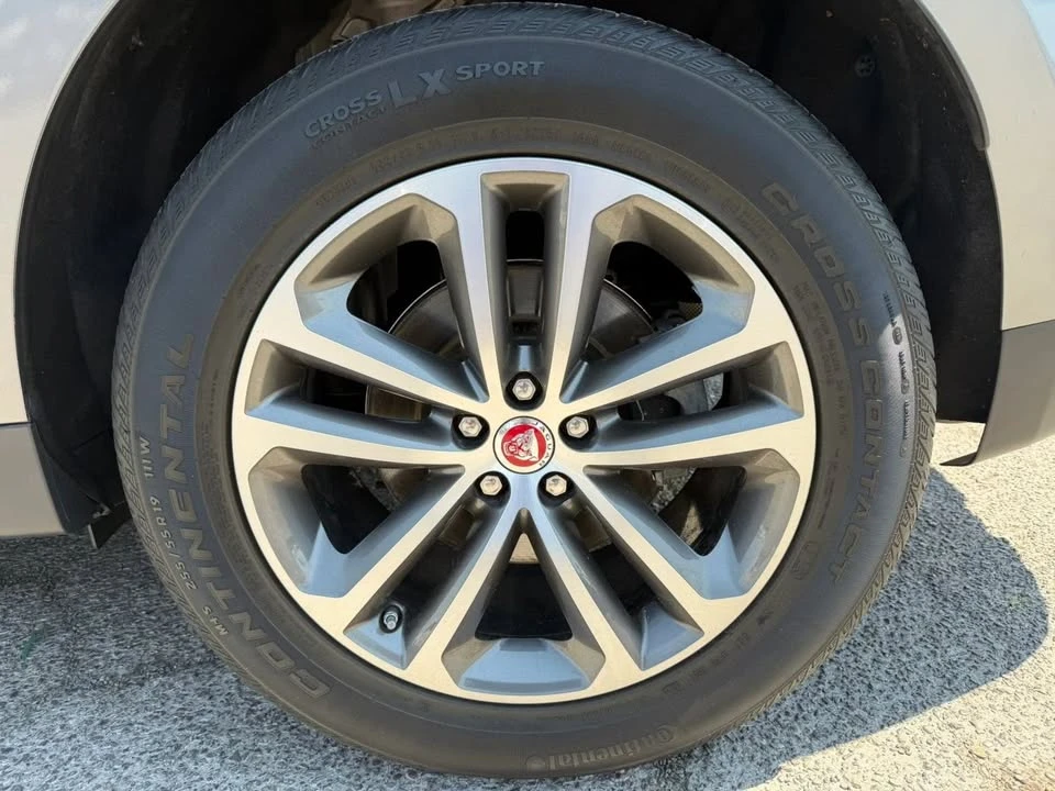 2020 Jaguar F-Pace - Image 14 of 15