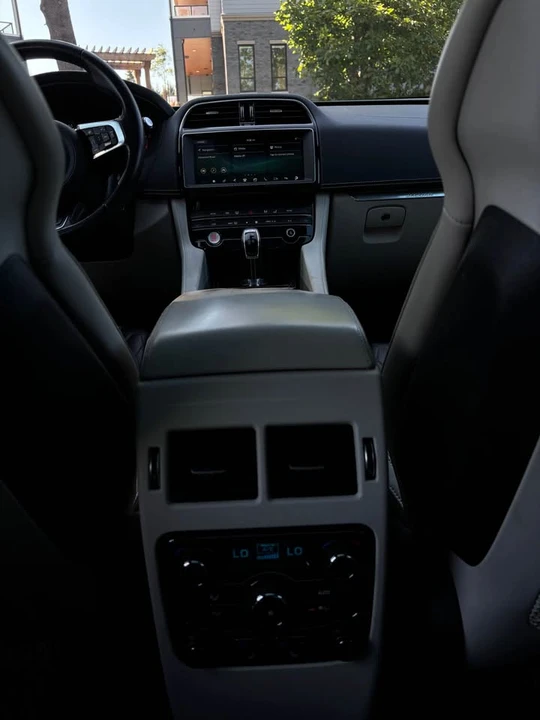 2020 Jaguar F-Pace - Image 9 of 10
