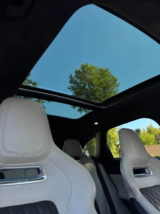 2020 Jaguar F-Pace - Image 8 of 10