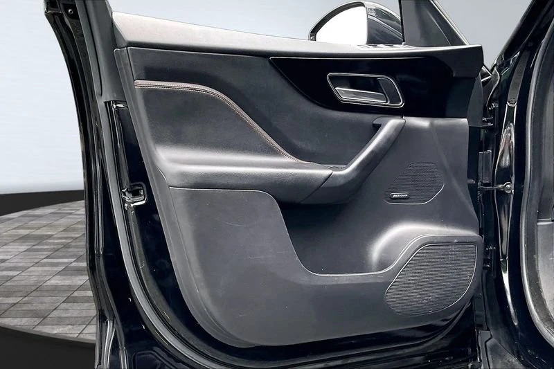 2020 Jaguar F-Pace - Image 9 of 20