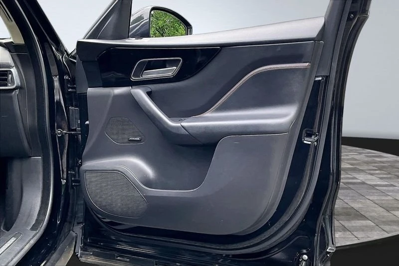 2020 Jaguar F-Pace - Image 17 of 20