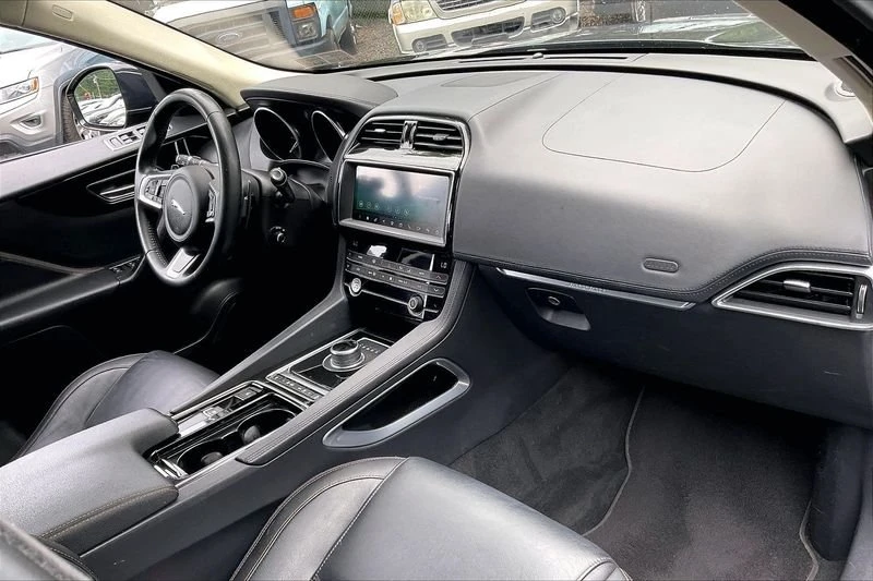 2020 Jaguar F-Pace - Image 13 of 20