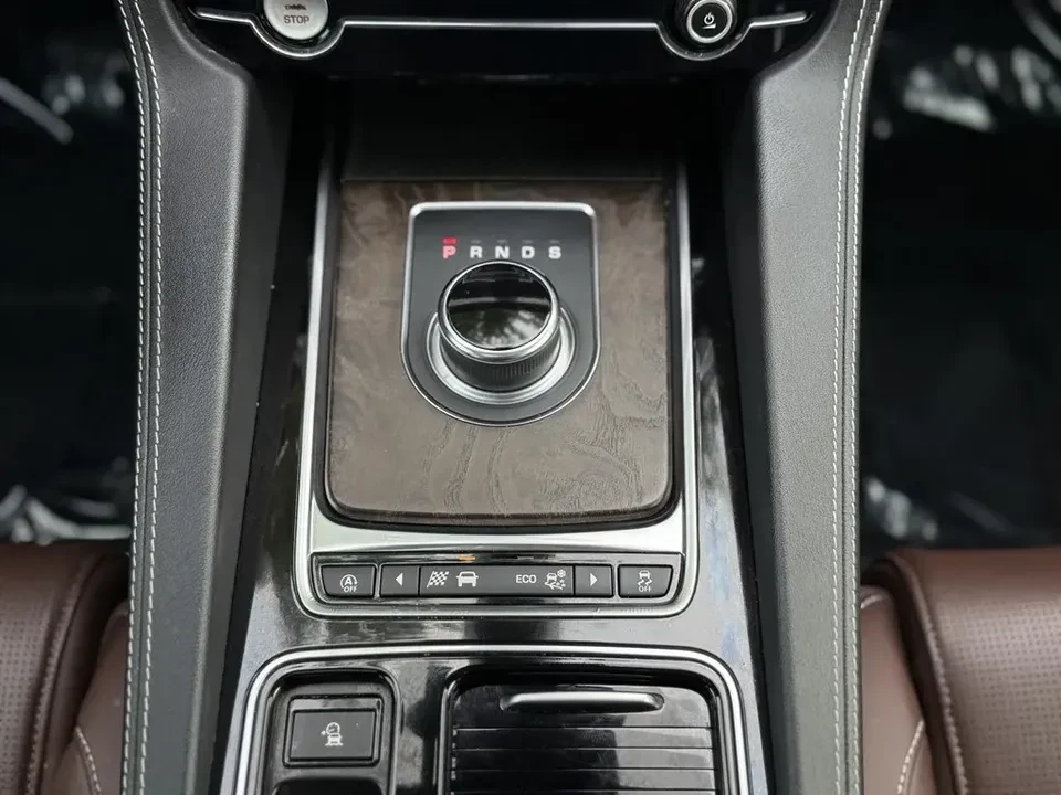 2020 Jaguar F-Pace - Image 13 of 17