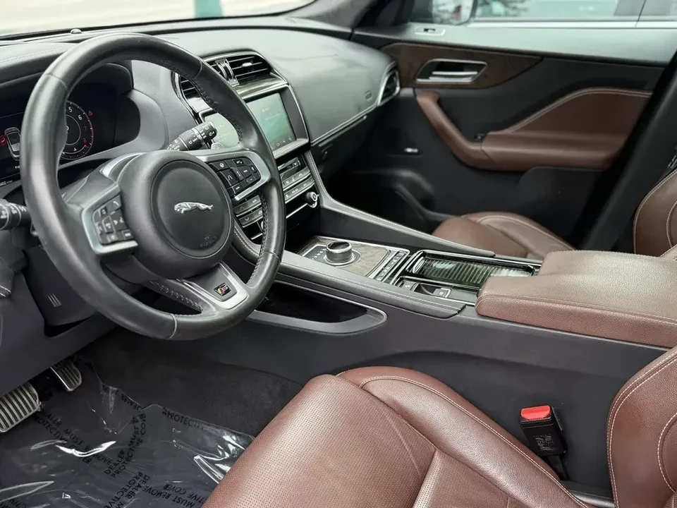 2020 Jaguar F-Pace - Image 8 of 17