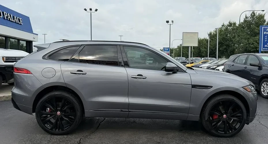 2020 Jaguar F-Pace - Image 7 of 17