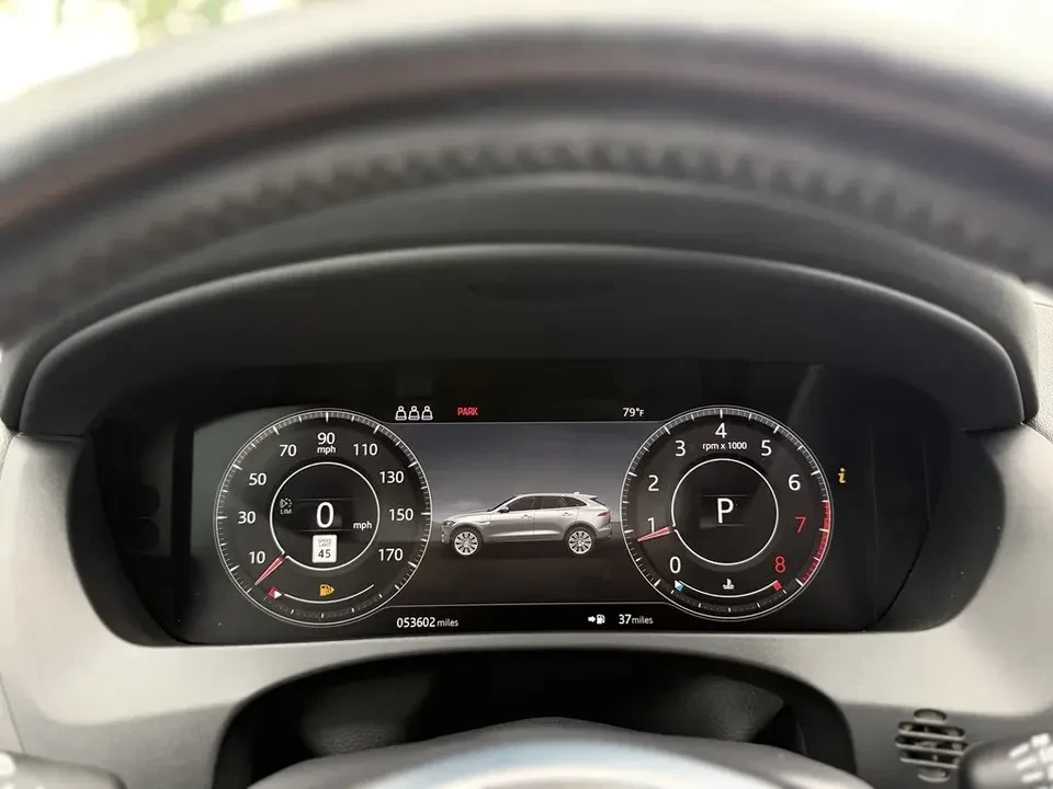 2020 Jaguar F-Pace - Image 11 of 17