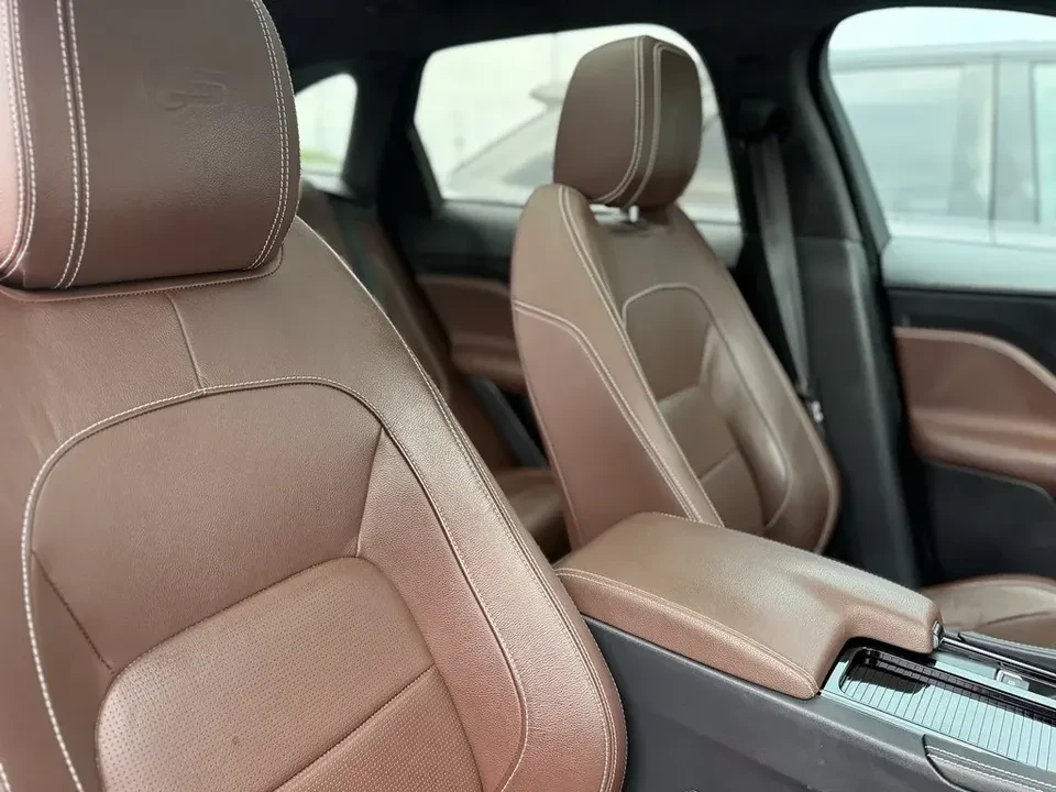 2020 Jaguar F-Pace - Image 9 of 17