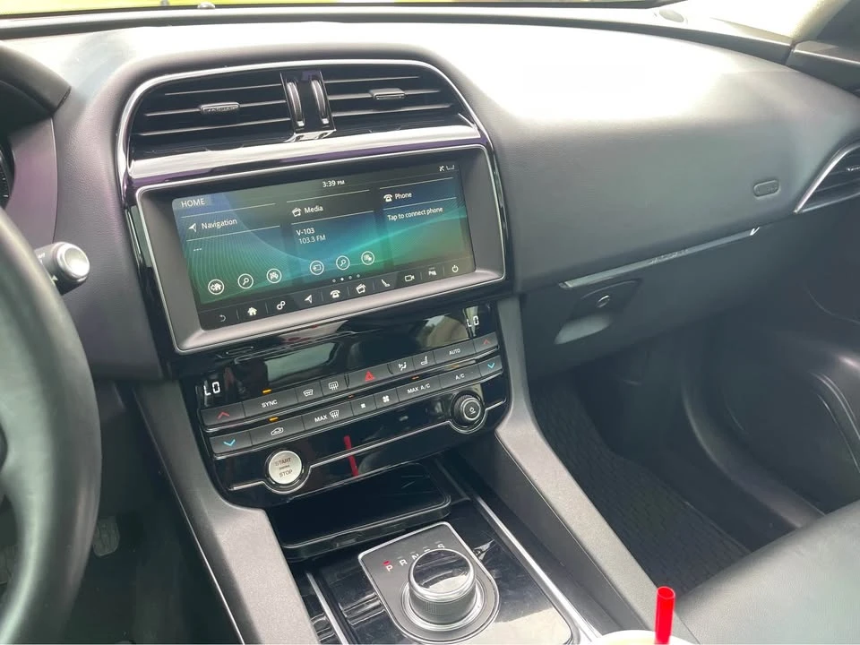 2020 Jaguar F-Pace - Image 15 of 18