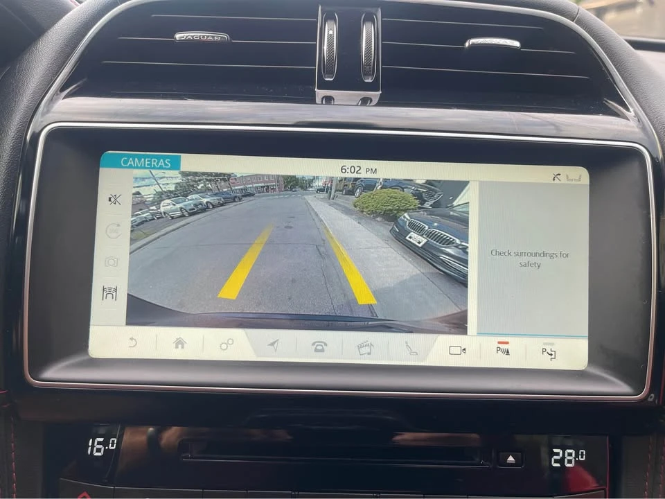 2020 Jaguar F-Pace - Image 15 of 20