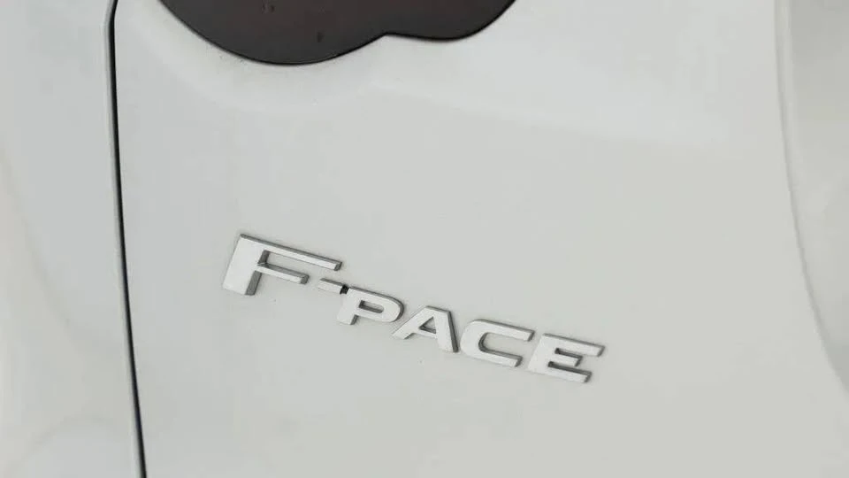 2020 Jaguar F-Pace - Image 17 of 20