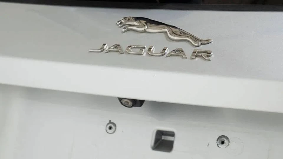 2020 Jaguar F-Pace - Image 18 of 20