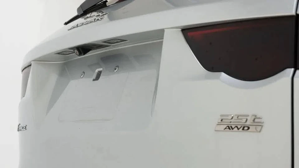 2020 Jaguar F-Pace - Image 15 of 20