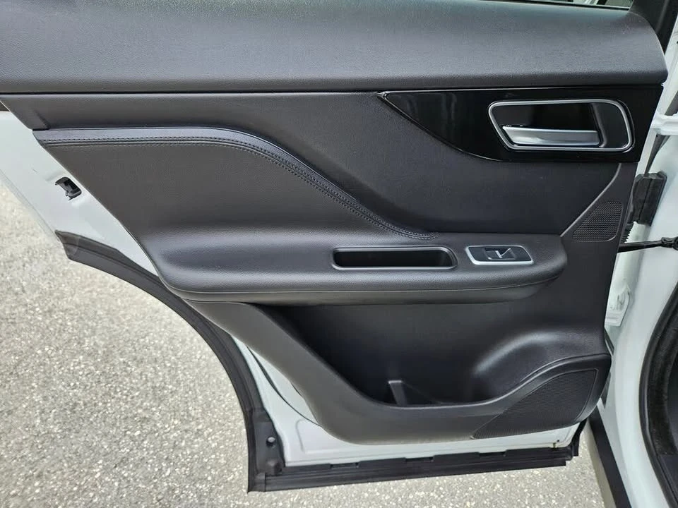 2020 Jaguar F-Pace - Image 16 of 20