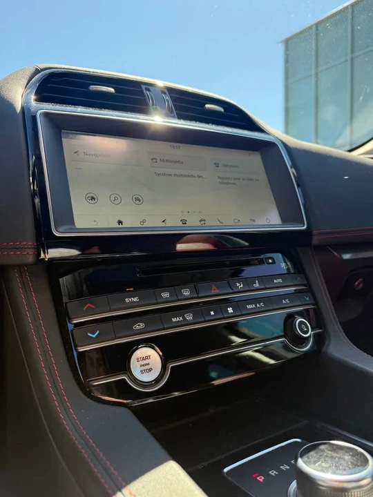 2020 Jaguar F-Pace - Image 10 of 12