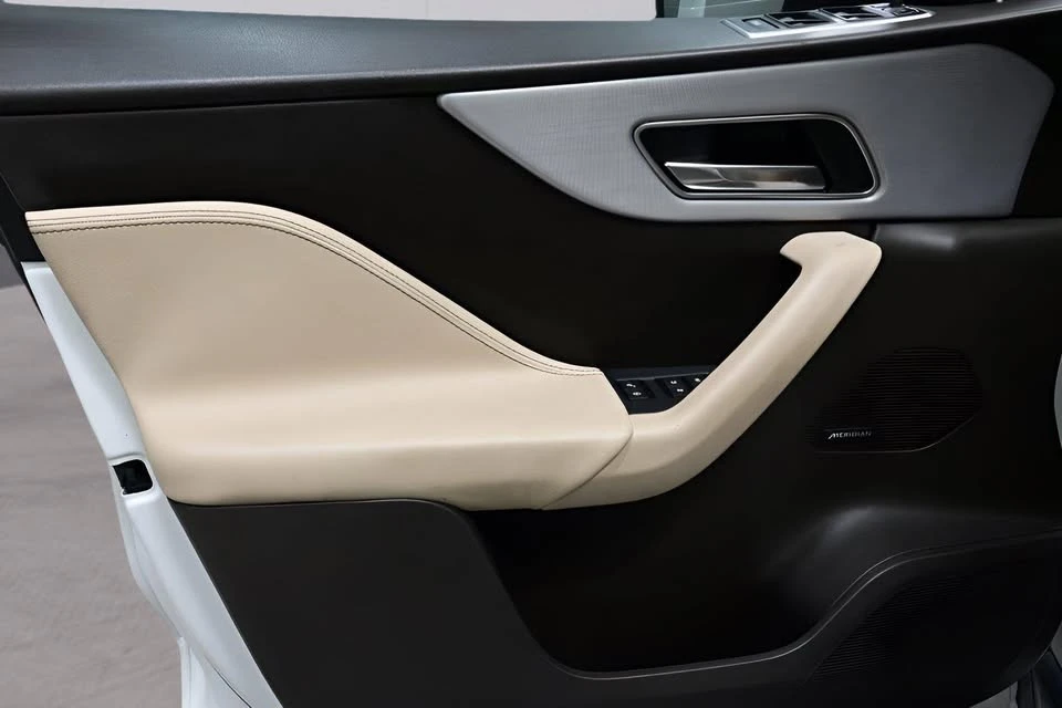 2020 Jaguar F-Pace - Image 9 of 20