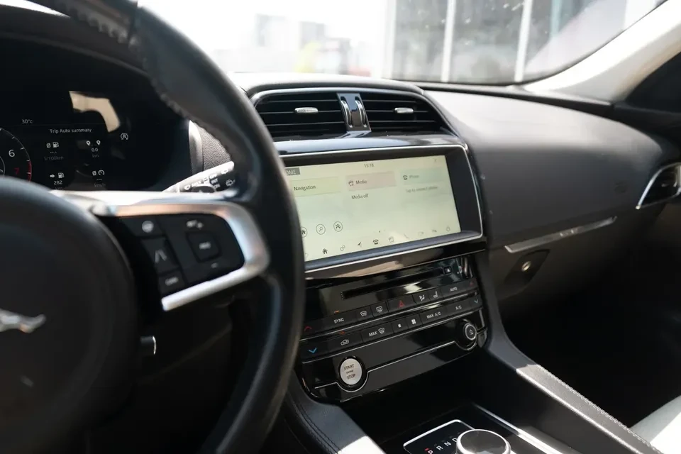 2020 Jaguar F-Pace - Image 12 of 20