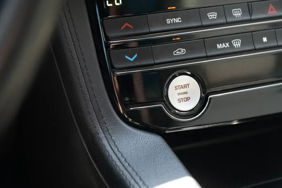 2020 Jaguar F-Pace - Image 14 of 20