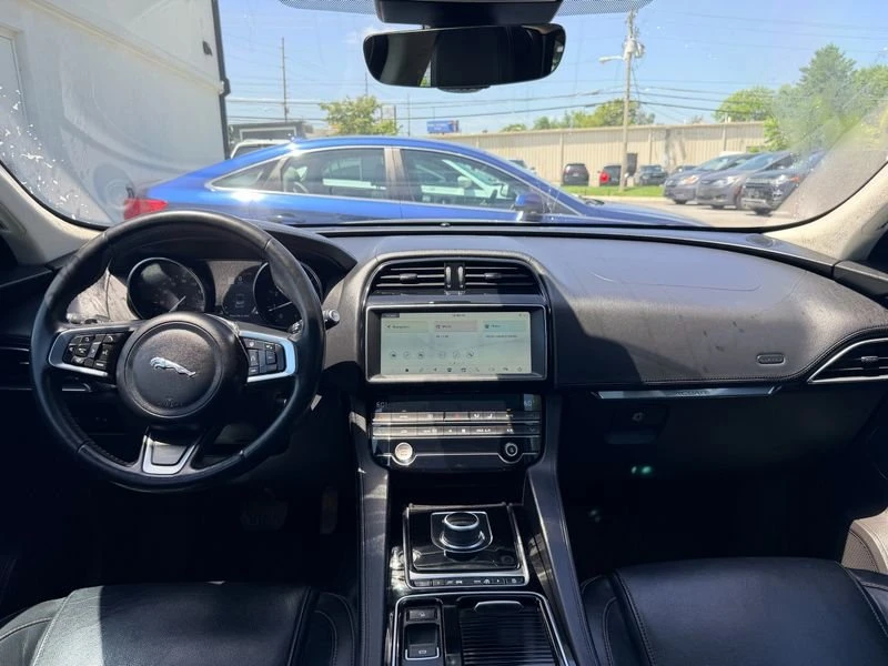 2020 Jaguar F-Pace - Image 18 of 20