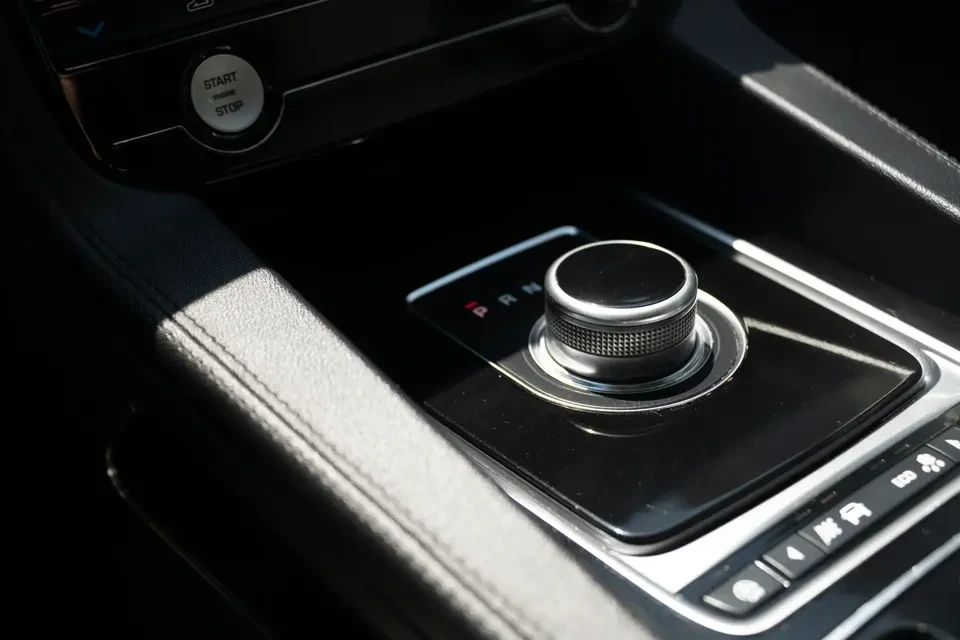 2020 Jaguar F-Pace - Image 15 of 20