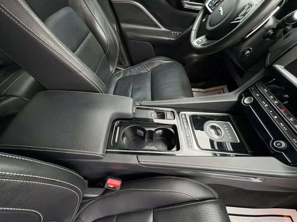 2020 Jaguar F-Pace - Image 12 of 20