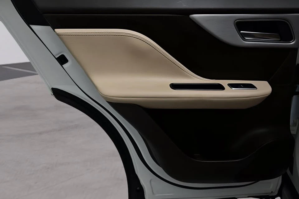 2020 Jaguar F-Pace - Image 14 of 20